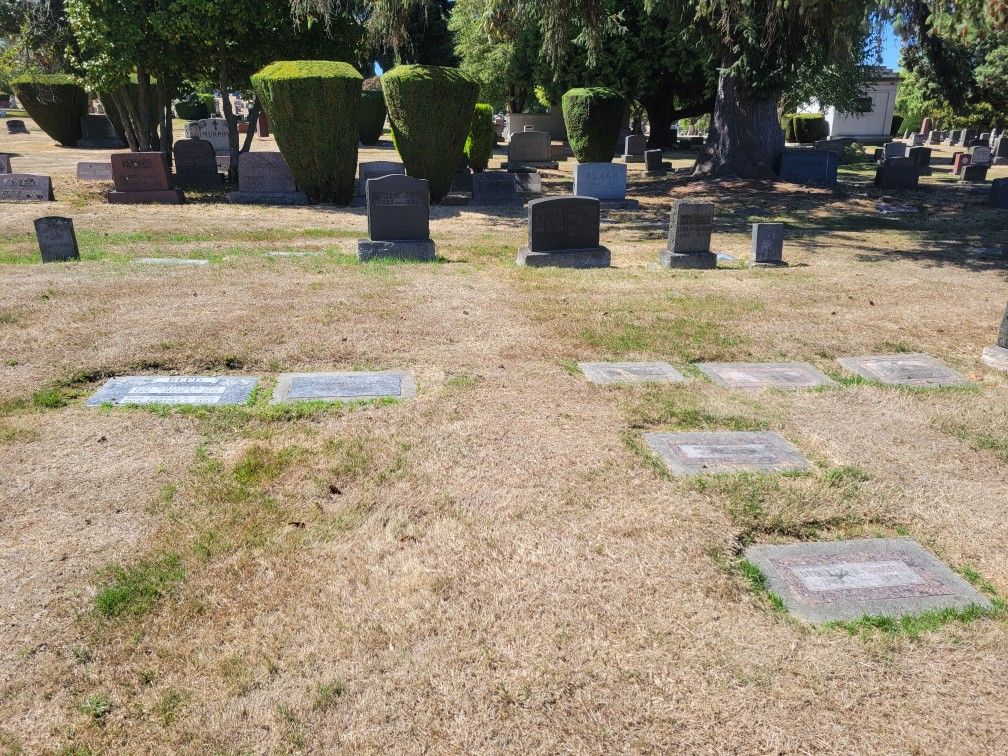 Gravesite At Lake View Cemetary