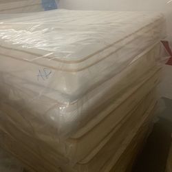 Luxury Saatva & Tempur-Pedic Mattresses – 50-80% Off!     •    Brand New, Minor Blemishes (Nothing That Affects Comfort)     •    King, Queen, Full, T