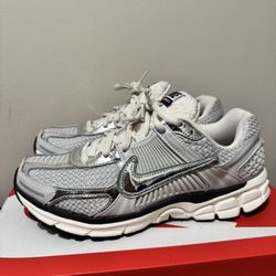 Women’s Nike Vomero 5