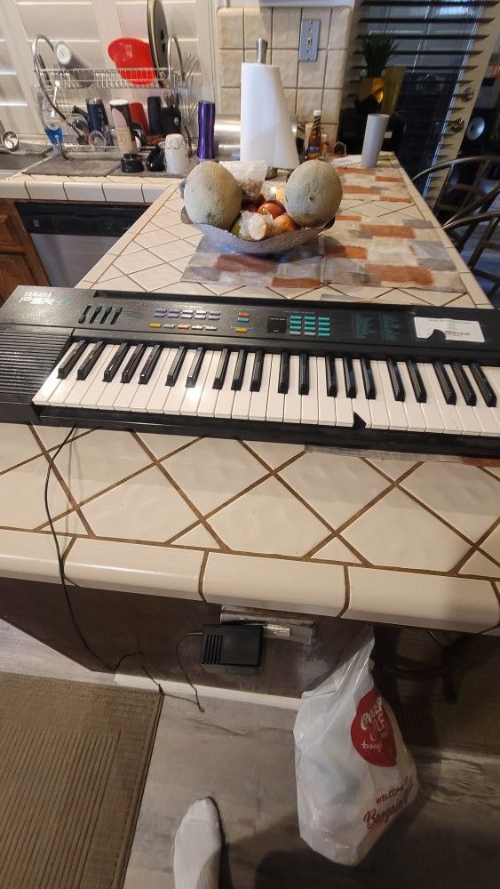 Yamaha Piano Key Board Has One Cracked Key Still Works Perfectly Fine