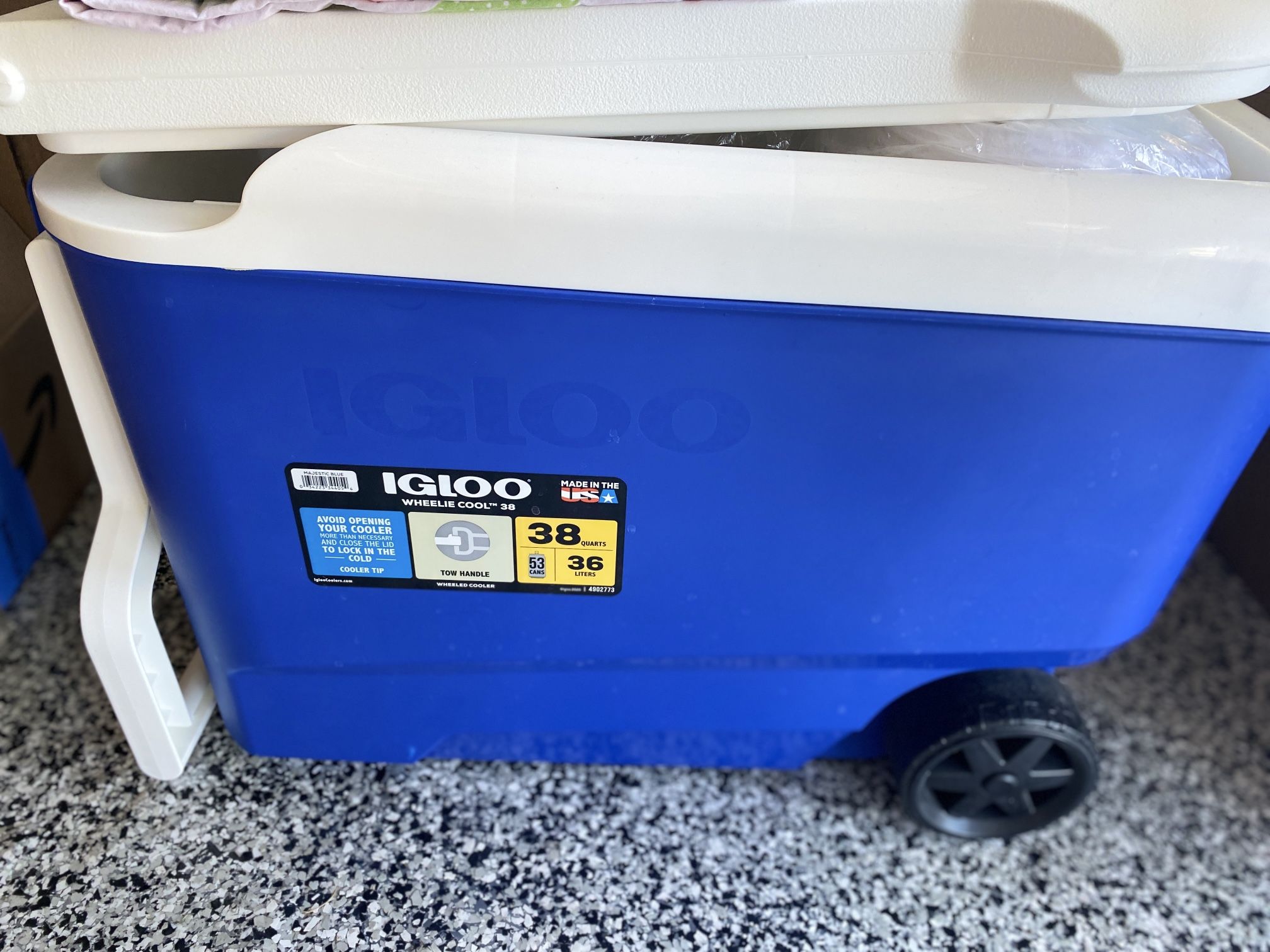 Igloo 38 QT Cooler, Insulated Cooler Chest with Wheels