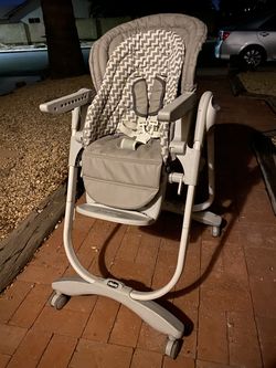 Highchair — CHICCO Polly Magic Highchair (Singapore) — $100 obo