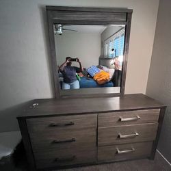 6 Drawer Horizontal Gray Dresser W/Mirror