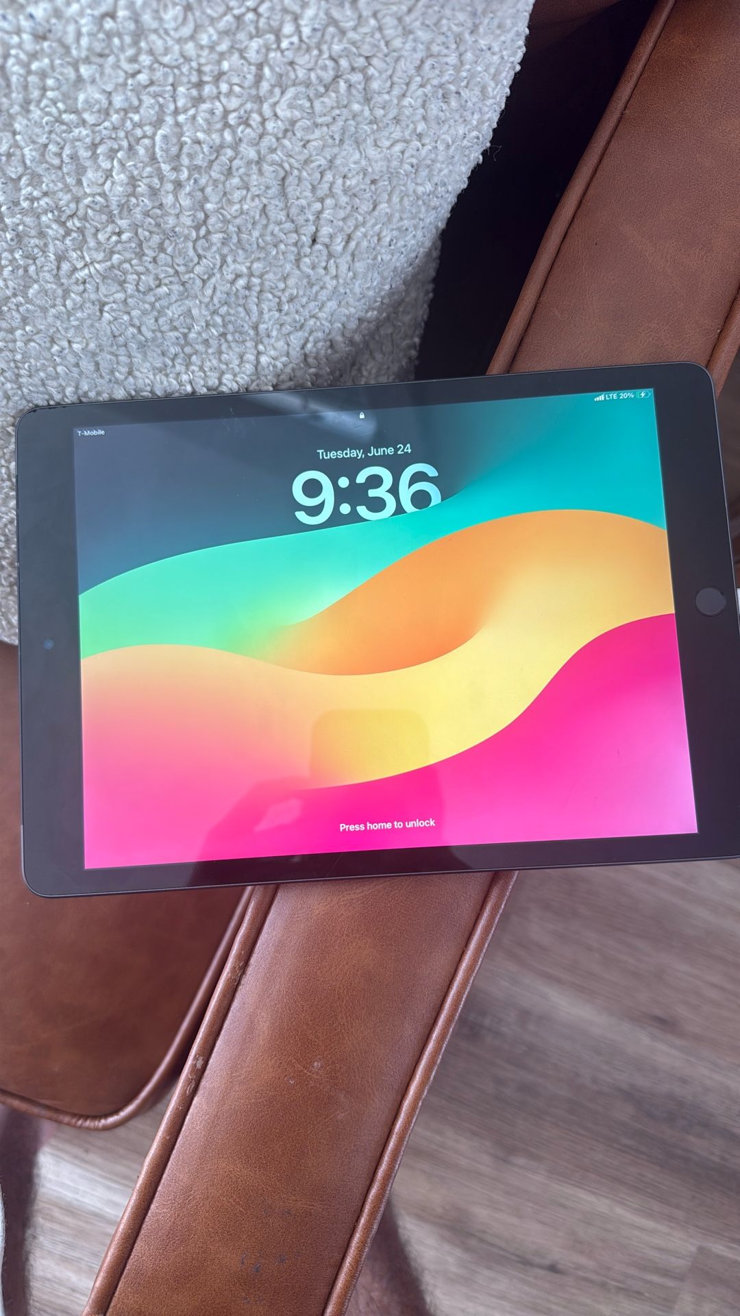 Apple Watch & , iPad 350$