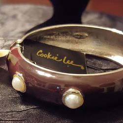 Brown Pearl Bangle 