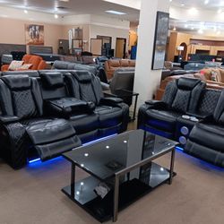 Sofa/ Loveseat 