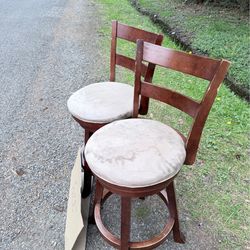 Free counter height swivel stools
