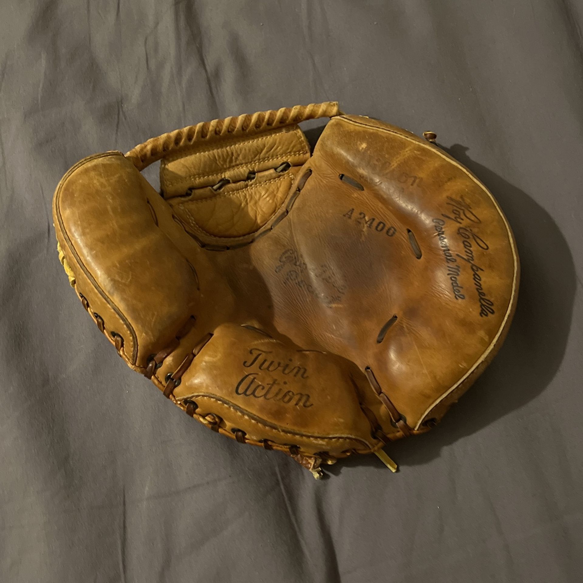 Wilson A2400 Catchers Mitt Baseball Glove Twin Action RHT Pro Model