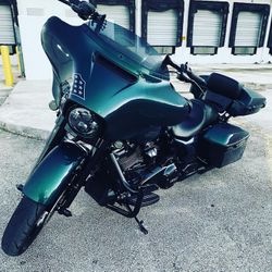 2021 street glide  snake venom .!!!!  