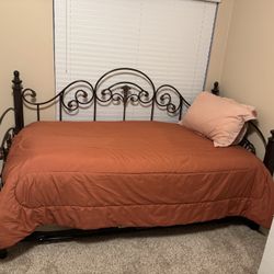 Twin XL Day Bed With Trundle 