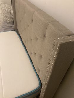 @@@@Great Looking Queen Size Bed With Mattress @@@@@