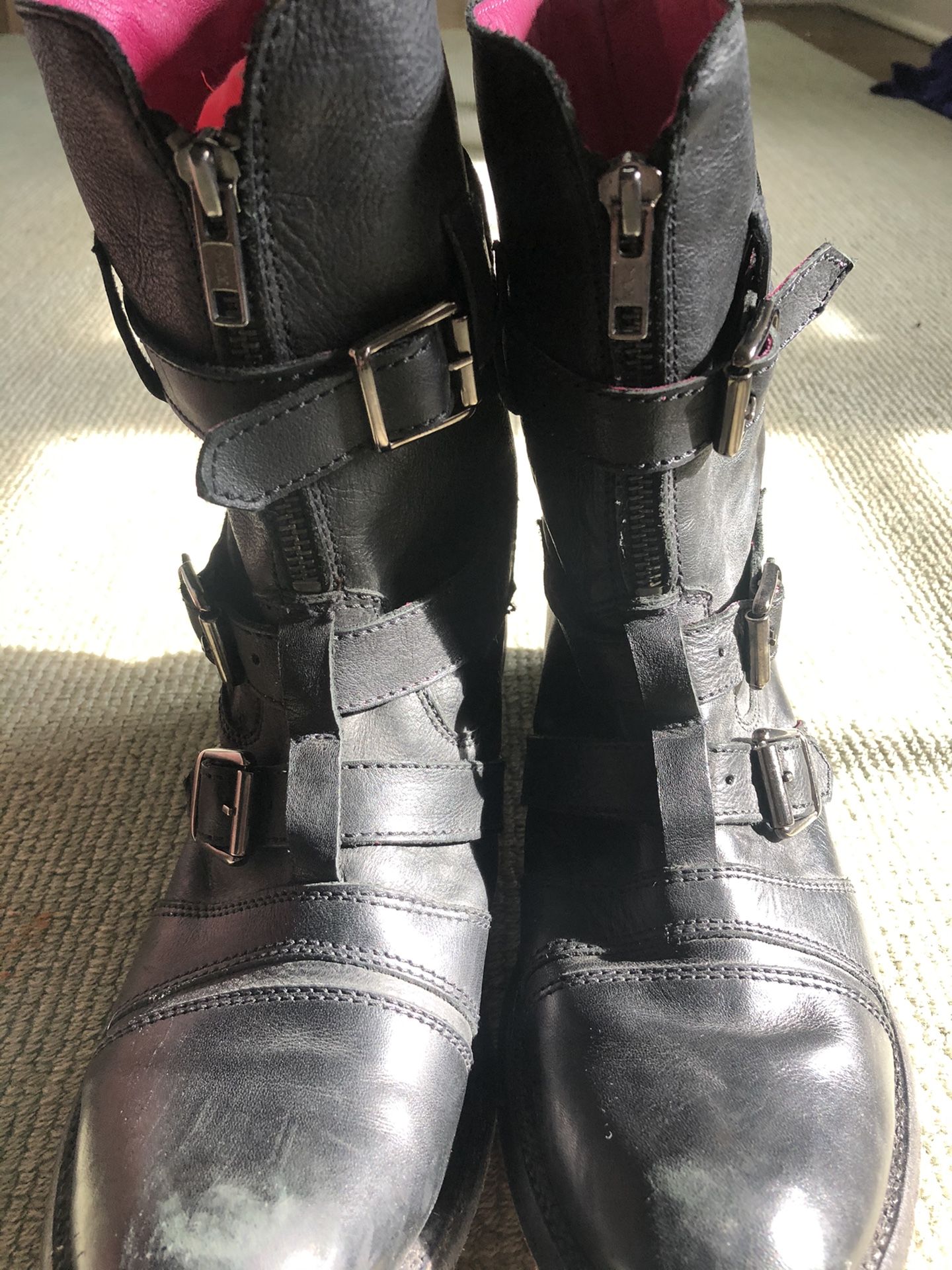 Juicy Couture size 71/2 Black Leather Walker Boots fits 8