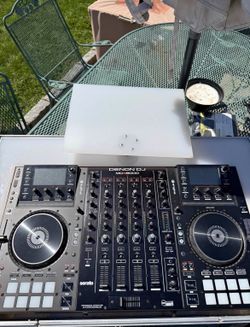 Denon Dj MCX8000 with road case