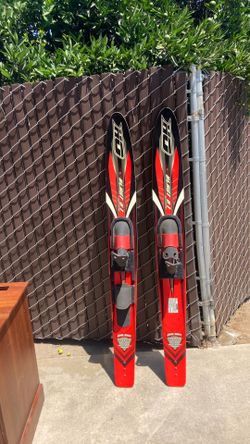 Water skis