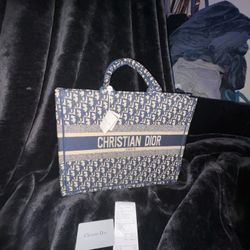 Medium Dior Tote Bag