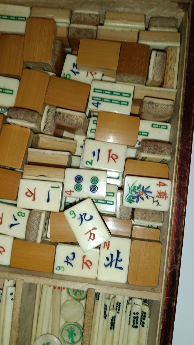Antique Mahjong Mah Jongg Game Set