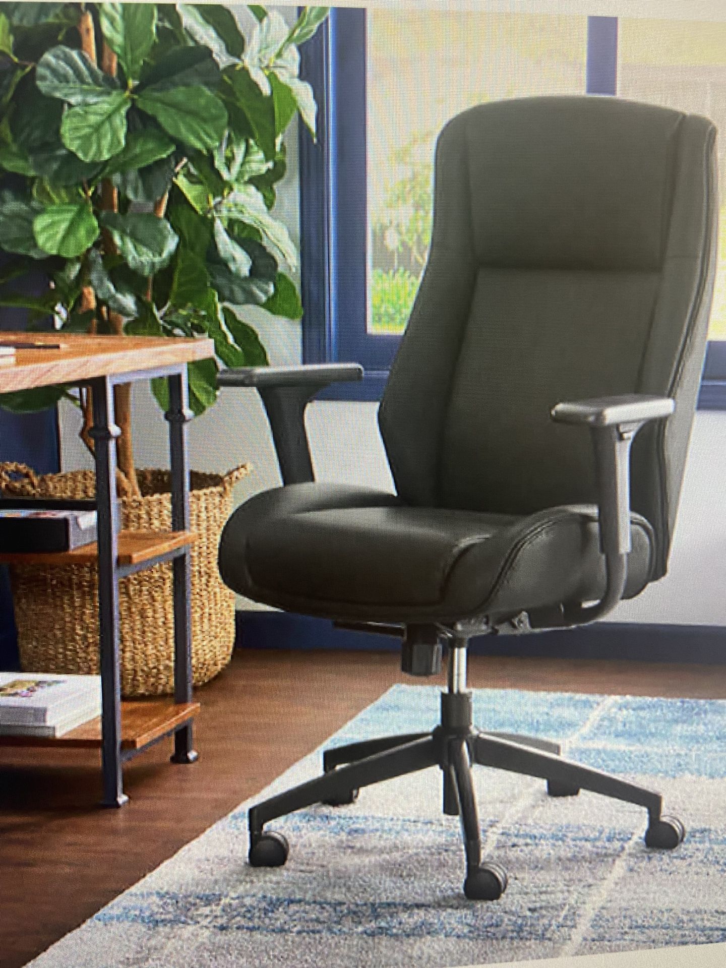 Thomasville Darius Executive chair Brand New and assembled