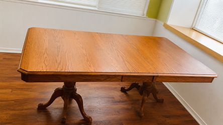 Big stretchable table 6-10 people