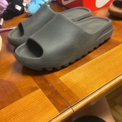 Black Yeezy Slides