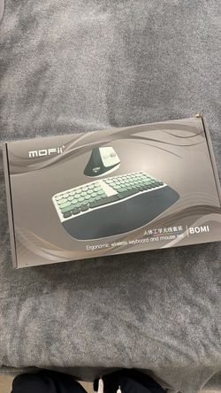 Wireless ergonomic keyboard and mouse