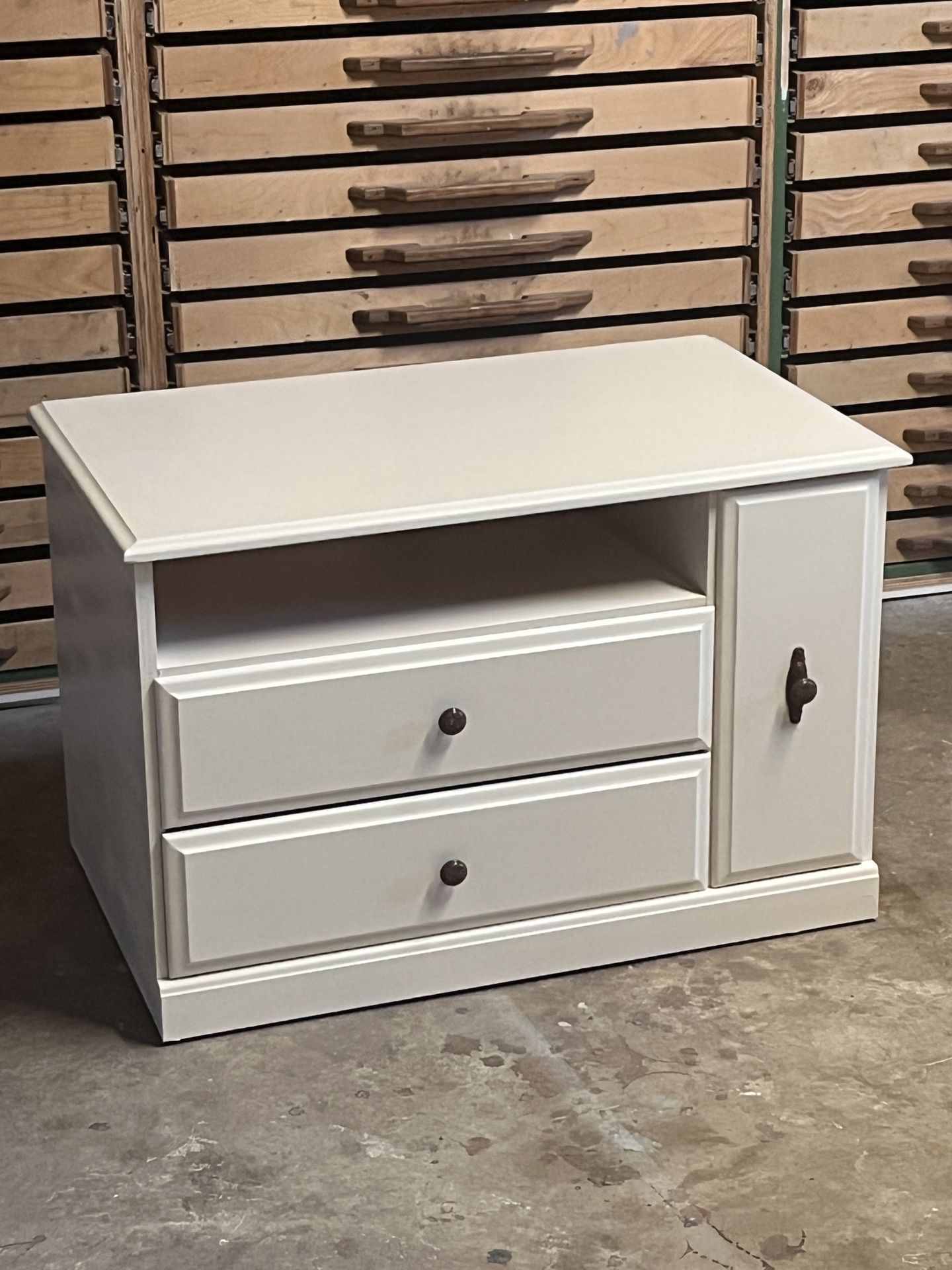 Modern Shell White TV Stand / Entertainment Cabinet.