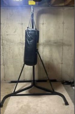 Everlast Punching bag with stand