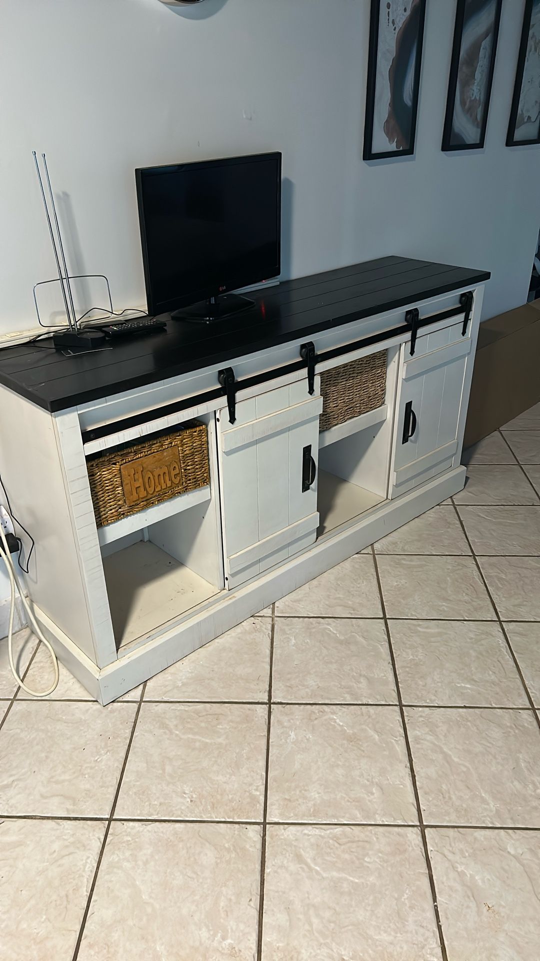 TV . Furniture White Off Color $135