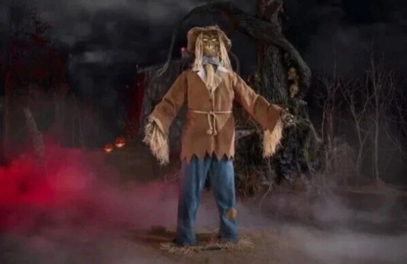 Halloween 6ft Snapping Scarecrow Led