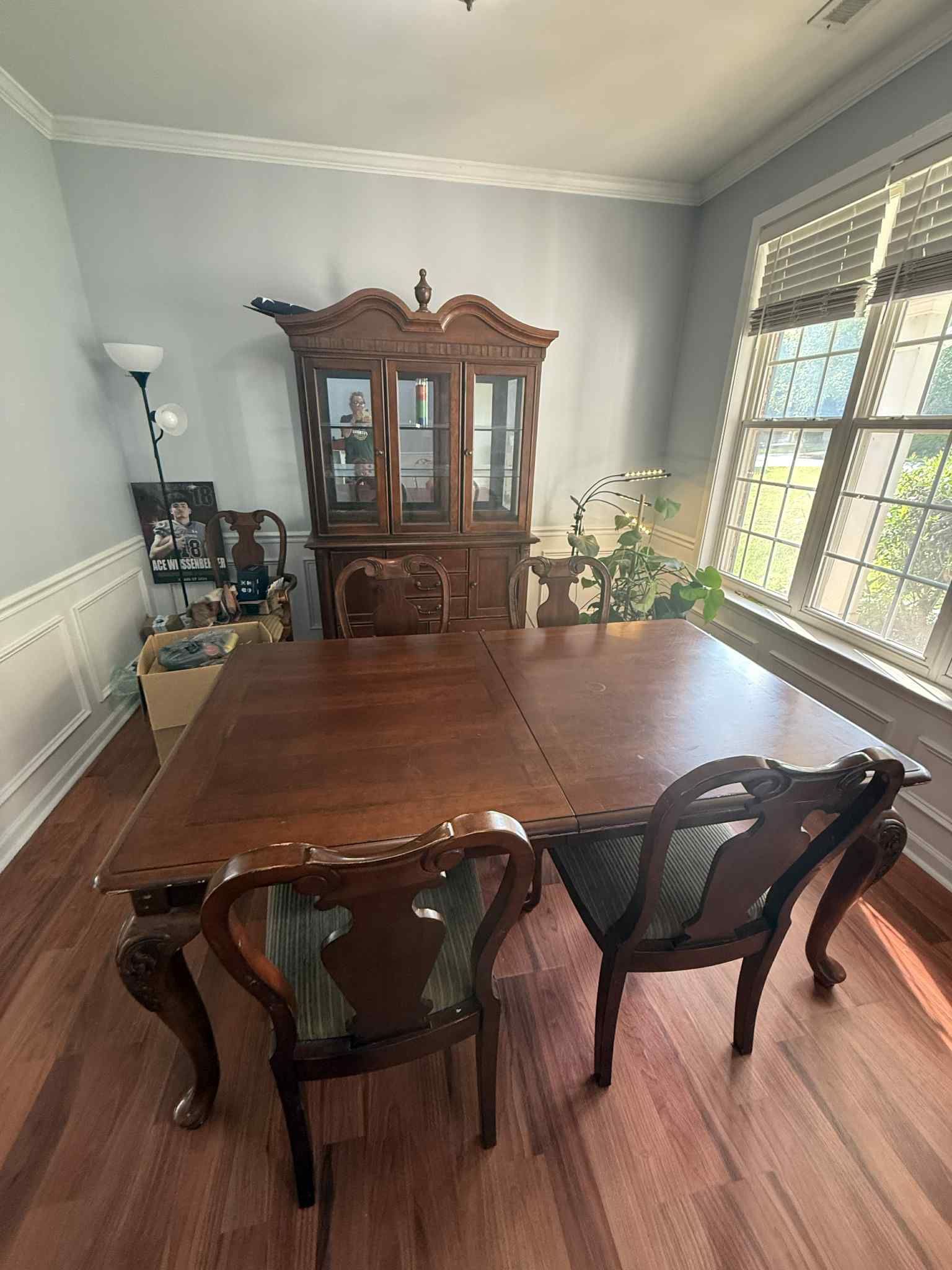 Elegant Dining Room Table Set – Includes 2 Leafs + 6 Chairs – Solid Wood!
