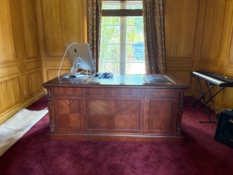 Office desk ￼