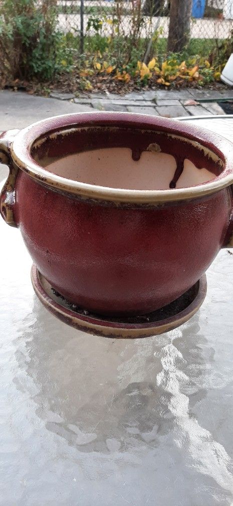 Red ceramic planter with handles, approx 8" .