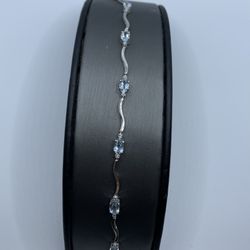 10k White Gold Aquamarine Stone bracelet
