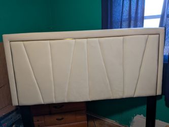 Queen size headboard $75 or best offer?