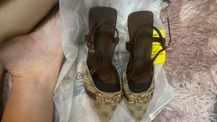 High heels, pointed toe, shoes with a buckle, vintage for floral embroidery and ankle strap.