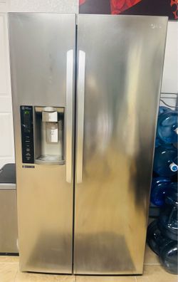 LG Stainless Steel Side-by-Side Refrigerator – Excellent Condition