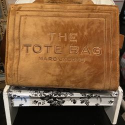 Fashion  the tote  bag by Mark Jacob. 