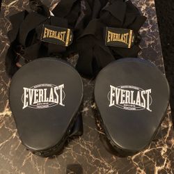 Everlast Gloves And Wrap 