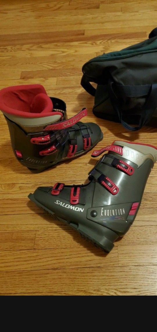 Women's Salomon Ski Boots Size 28.5