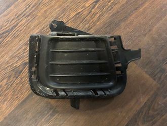 USED REF#G502 || 2012-2015 TOYOTA PRIUS C || RIGHT HAND/PASSENGER SIDE FOG LIGHT  COVER