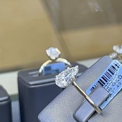 14kt Gold Diamond Ring 