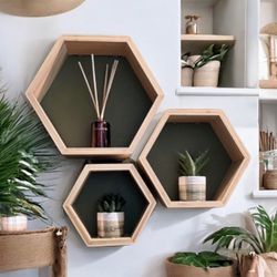 Brand New - Beautiful Hexagon 3 Piece Set Decore