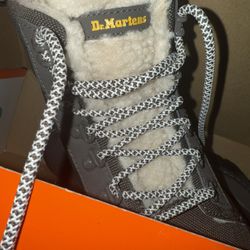 Dr Martens Combs FL Gunmetal Gray Faux Fur Lined Lace Up Women’s Boots Size 7.5