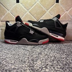 -Jordan 4 “Bred” -Size 10.5M -No box -Used