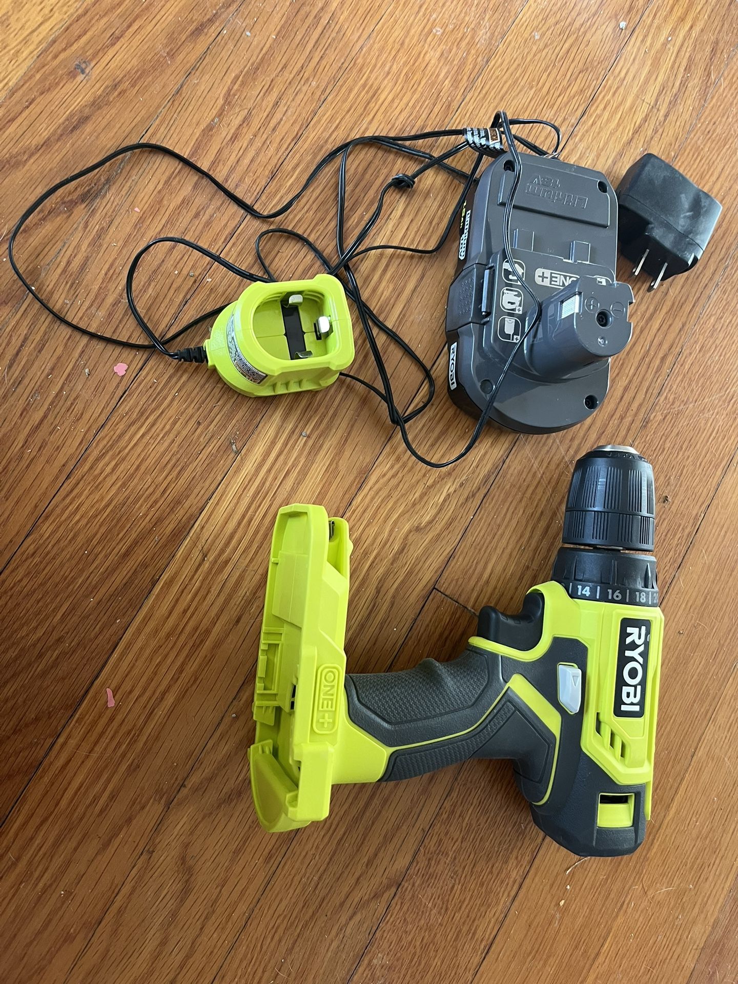 Ryobi drill 18v with battery & charger