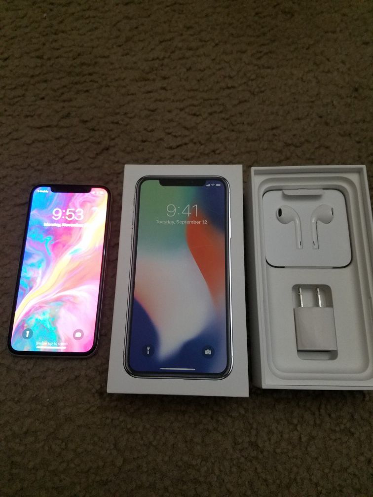 Used iPhone X 64 gb, unlocked can be used for any carrier. Really good condition includes the box.