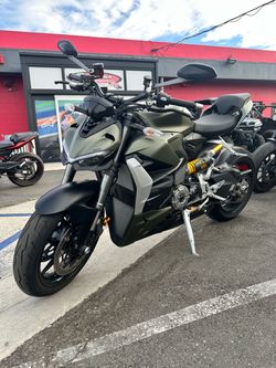Ducati street fighter v2