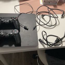 PS4 Used comes with the wires and 2 controls