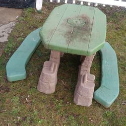 Outside Kids 'Midevil' Picnic Table