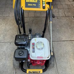  DEWALT 3600 PSI 2.5 GPM Gas Pressure Washer with Honda GX200 Engine, Heavy-Duty Commercial Cold Water Power Cleaner