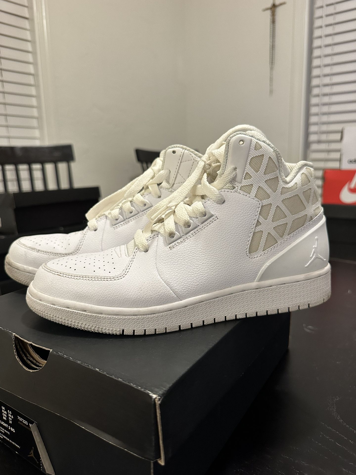 Nike Air Jordan Flight Hi Top Triple White 707320 100 Size 6Y